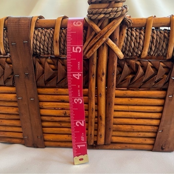 Hand Woven Basket with Handle Vintage Intricate Design EUC - Picture 8 of 14